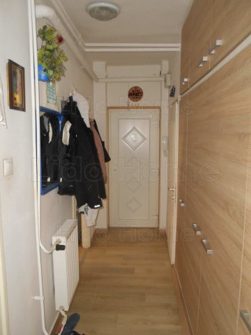 Eladó téglalakás, Tapolcán 28.5 M Ft, 6 szobás