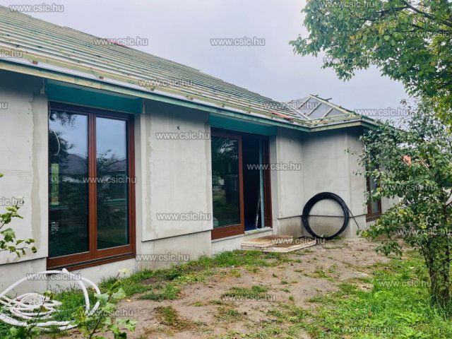 Eladó ikerház, Tahitótfalun 84.9 M Ft, 4 szobás