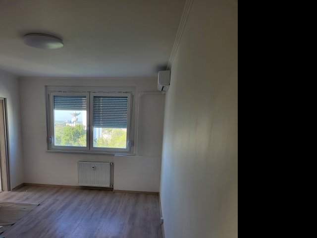 Eladó panellakás, Szegeden 64.9 M Ft, 4 szobás
