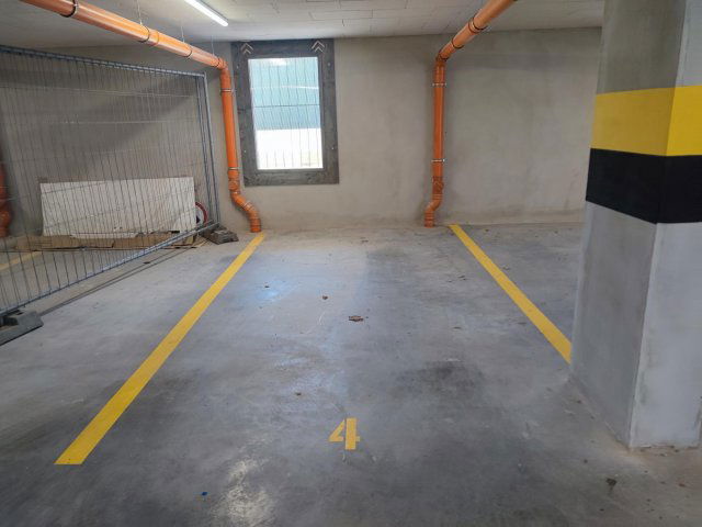 Kiadó garázs, Komáromban, Lovarda téren 25 E Ft / hó