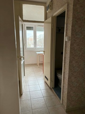 Eladó panellakás, Szegeden, Csanádi utcában 43.9 M Ft, 2 szobás