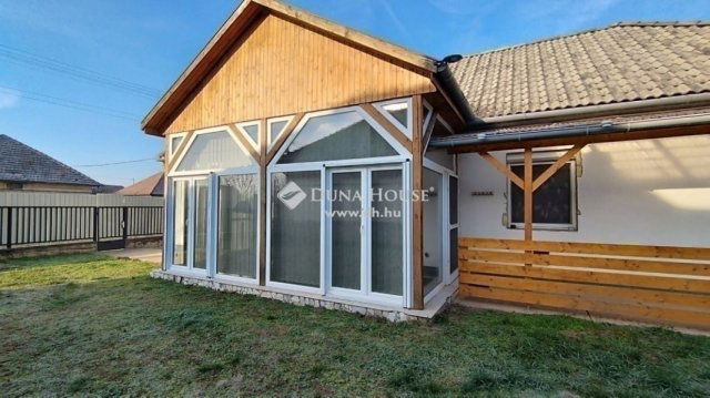 Eladó családi ház, Tápiószecsőn 56 M Ft, 3 szobás