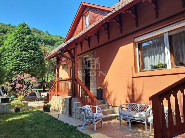 Eladó családi ház, Balatonkenesén 169 M Ft, 5 szobás