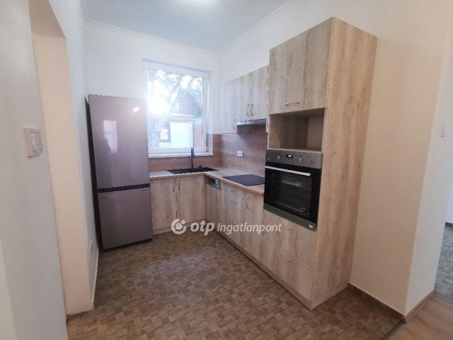 Eladó téglalakás, Baján 39.9 M Ft, 1+1 szobás