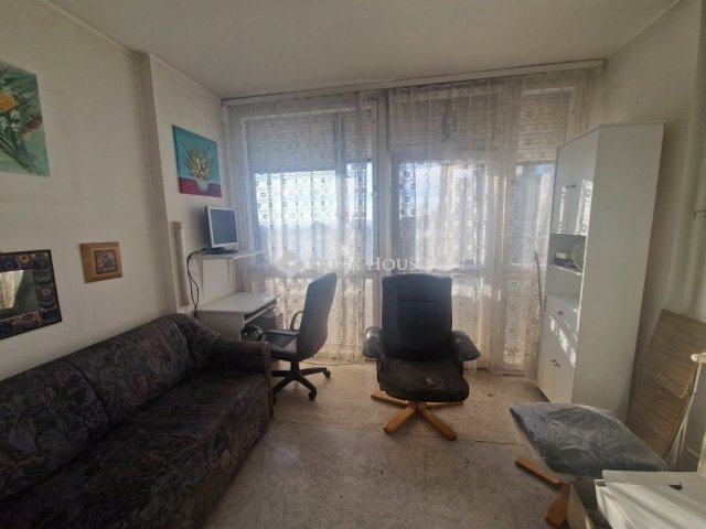 Eladó panellakás, Pécsett 59.9 M Ft, 3 szobás