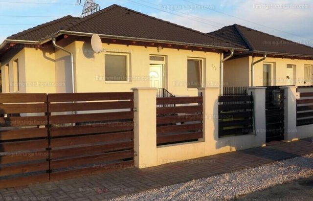 Eladó ikerház, Taksonyon 1.1 M Ft, 4+1 szobás