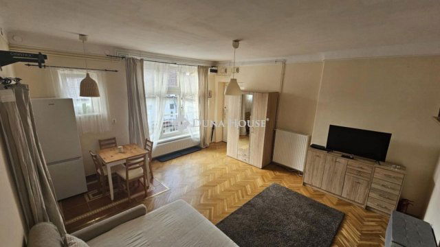 Eladó téglalakás, Budapesten, VI. kerületben 59 M Ft, 1 szobás