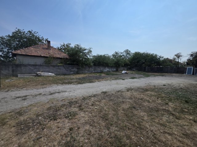 Eladó telek, Ercsiben 7.5 M Ft / költözzbe.hu