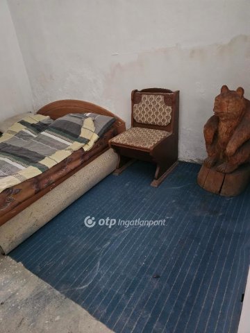 Eladó téglalakás, Ajkán 7.5 M Ft, 2+1 szobás