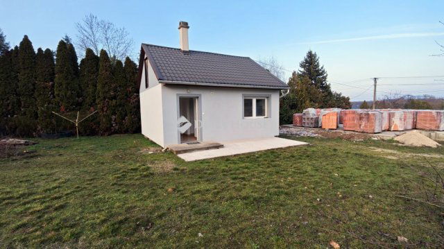 Eladó családi ház, Felcsúton 54.9 M Ft, 1 szobás