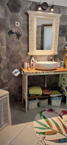 Eladó családi ház, Pogányon 109 M Ft, 2+4 szobás