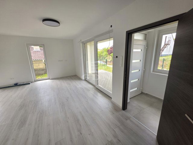 Eladó ikerház, Szentkirályszabadján 82.5 M Ft, 3 szobás