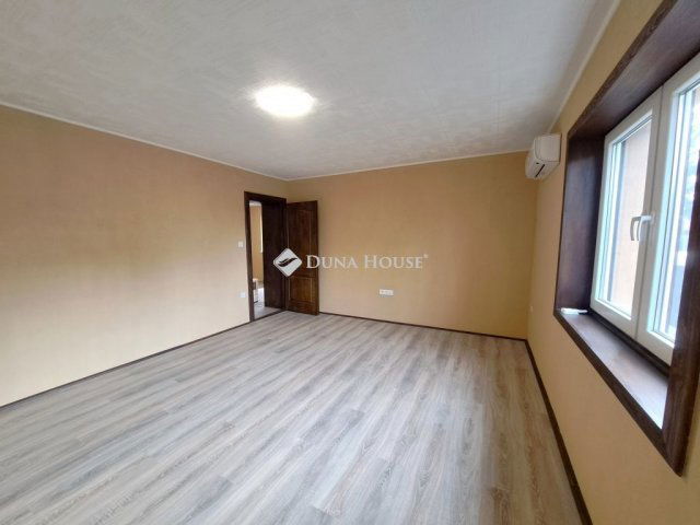 Eladó családi ház, Tiszajenőn 23.9 M Ft, 3 szobás