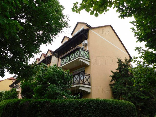 Eladó téglalakás, Győrött 64.9 M Ft, 10 szobás