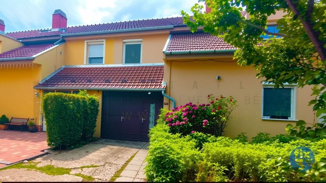 Eladó sorház, Szegeden 99.5 M Ft, 2+3 szobás