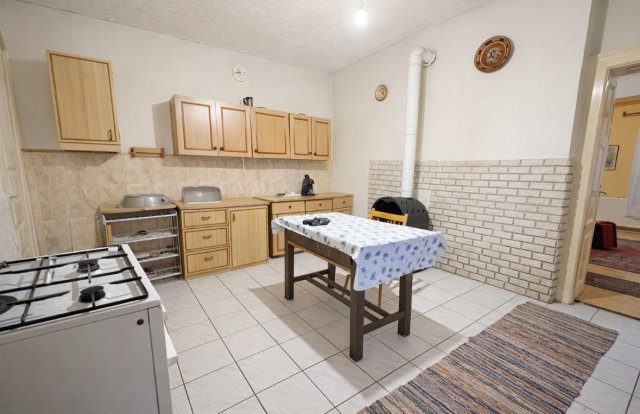 Eladó családi ház, Dunavecsén 28 M Ft, 2 szobás