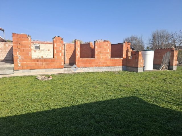 Eladó családi ház, Szegeden 155 M Ft, 4 szobás