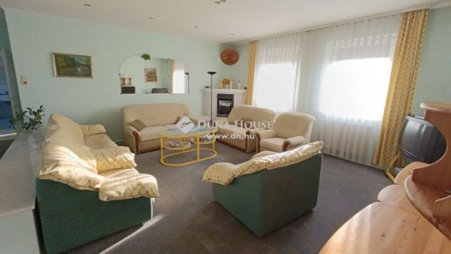 Eladó családi ház, Mohácson 68.9 M Ft, 4 szobás