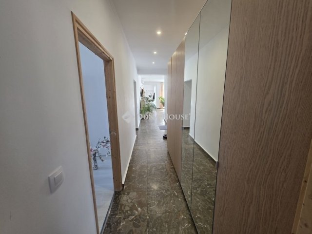 Eladó családi ház, Nagytarcsán 205 M Ft, 6 szobás