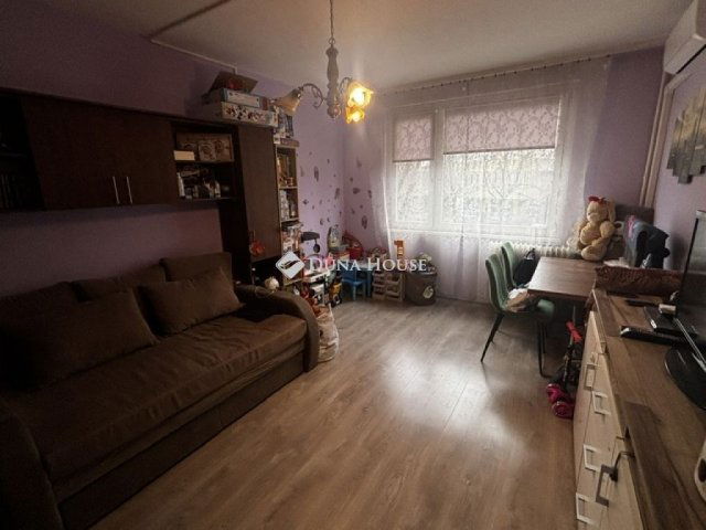 Eladó panellakás, Debrecenben 49.9 M Ft, 2 szobás