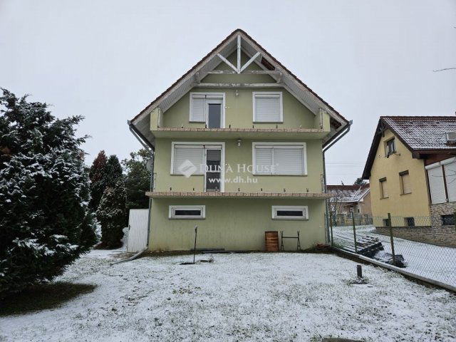 Eladó családi ház, Véménden 44.9 M Ft, 4 szobás
