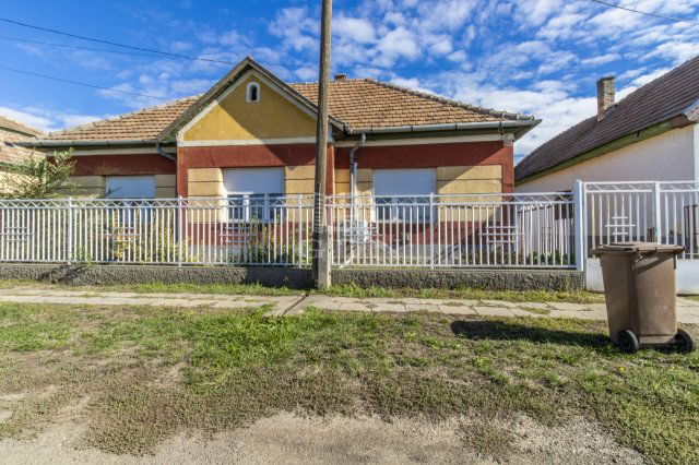 Eladó családi ház, Boldogon 23.99 M Ft, 2 szobás