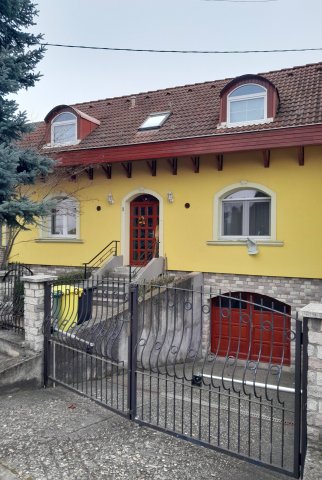 Eladó családi ház, Egerben 134.9 M Ft, 5 szobás