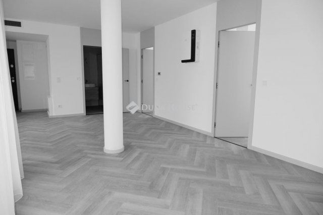 Eladó téglalakás, Székesfehérvárott 85 M Ft, 3 szobás