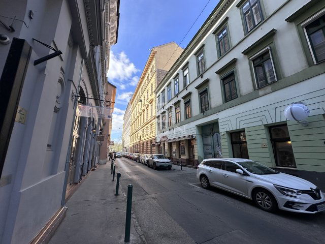 Eladó téglalakás, Budapesten, VI. kerületben 65.9 M Ft