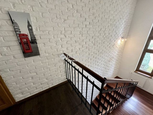 Eladó családi ház, Siófokon 320 M Ft, 6 szobás