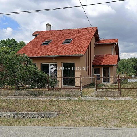 Eladó családi ház, Kecskeméten 80 M Ft, 3 szobás