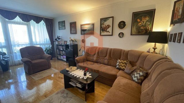 Eladó panellakás, Pécsett 58 M Ft, 3 szobás
