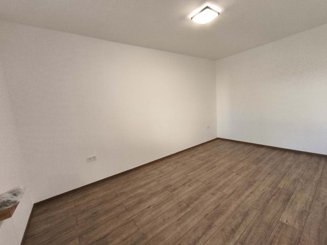Eladó téglalakás, Budapesten, III. kerületben, Miklós téren