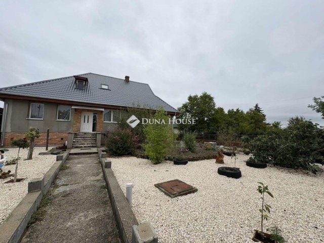 Eladó családi ház, Dabason 160 M Ft, 6 szobás