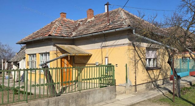 Eladó családi ház, Szelevényen 6.9 M Ft, 2 szobás