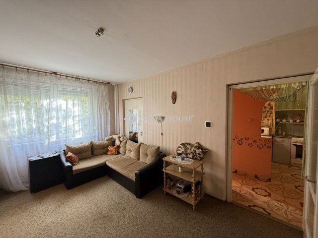 Eladó panellakás, Tatabányán 32.9 M Ft, 2 szobás