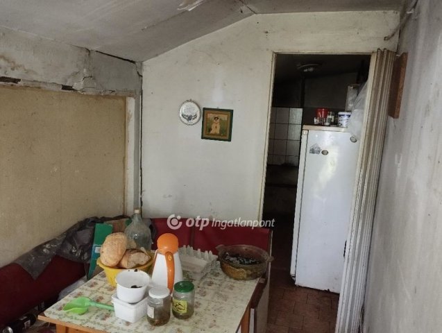 Eladó családi ház, Szekszárdon 15 M Ft, 2 szobás