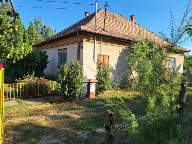 Eladó családi ház, Baracskán 57.9 M Ft, 4 szobás