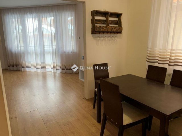 Eladó téglalakás, Székesfehérvárott 99.6 M Ft, 3 szobás