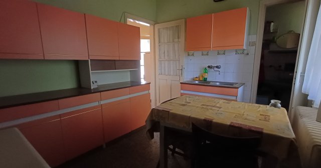 Eladó családi ház, Siklóson 30 M Ft, 3 szobás