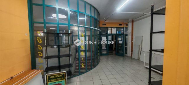 Eladó üzlethelyiség, Zalaegerszegen 13.5 M Ft
