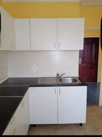 Eladó panellakás, Szentlőrincen 36.5 M Ft, 3 szobás