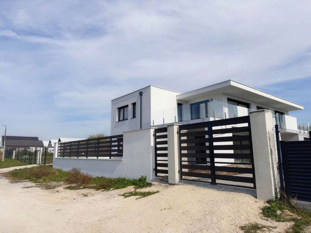 Eladó téglalakás, Siófokon 70 M Ft, 3 szobás