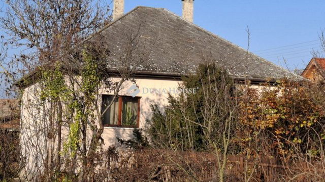 Eladó családi ház, Versegen 58 M Ft, 3+1 szobás