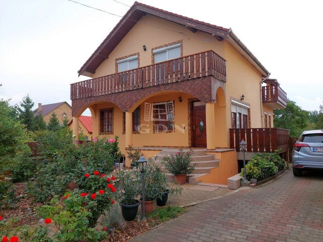 Eladó családi ház, Újfehértón 89.65 M Ft, 3 szobás
