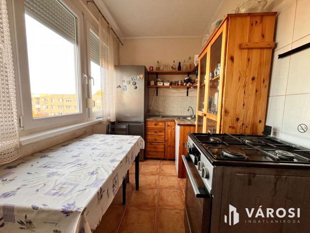 Eladó panellakás, Debrecenben 59.9 M Ft, 3 szobás