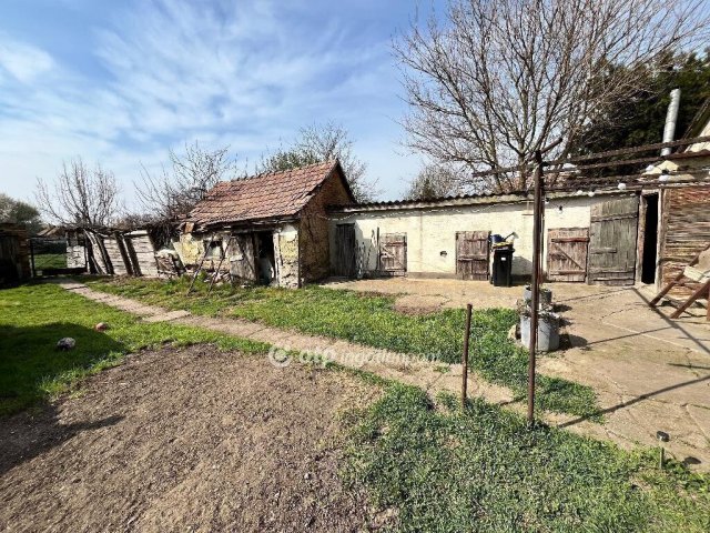 Eladó családi ház, Pusztaszabolcson 32 M Ft, 2 szobás
