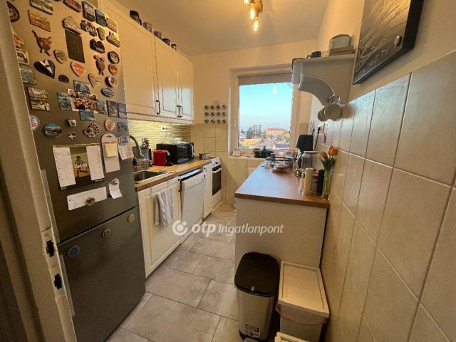 Eladó téglalakás, Mosonmagyaróváron 56.99 M Ft, 1+2 szobás