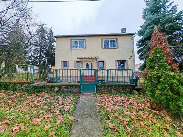 Eladó családi ház, Tatán 100 M Ft, 4 szobás