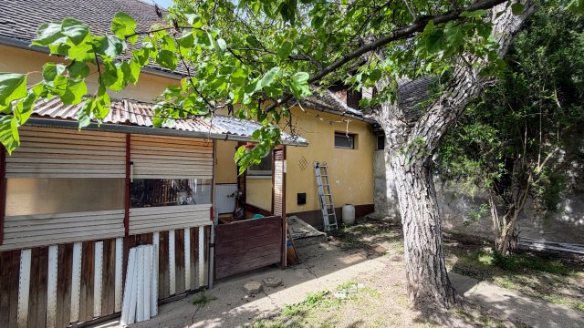 Eladó családi ház, Baján 40 M Ft, 2 szobás